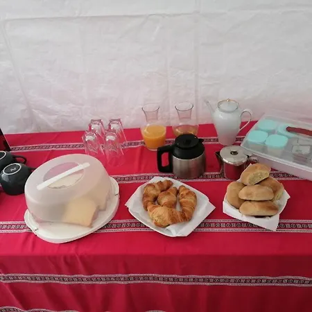 La Maison Des Amis Bed & Breakfast